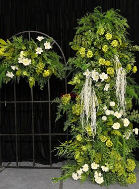 森系婚礼牛角拱门仿真挂花绿色花艺路引婚礼舞台场景装饰橱窗摆件