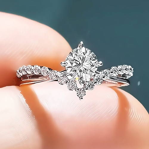 皇冠18K白金培育钻石戒指女1克拉