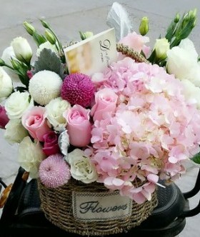 鲜花同城速递混搭绣球手提花篮承德市双滦区鹰手营子区混搭情人节