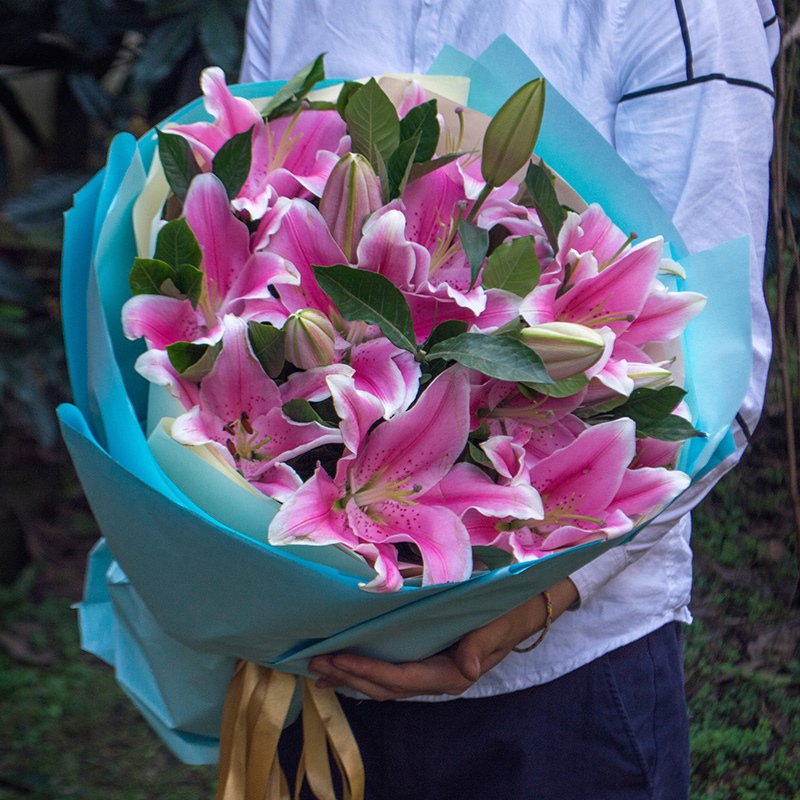 香水百合花束鲜花速递同城芜湖福州厦门济南西安咸阳生日送花店