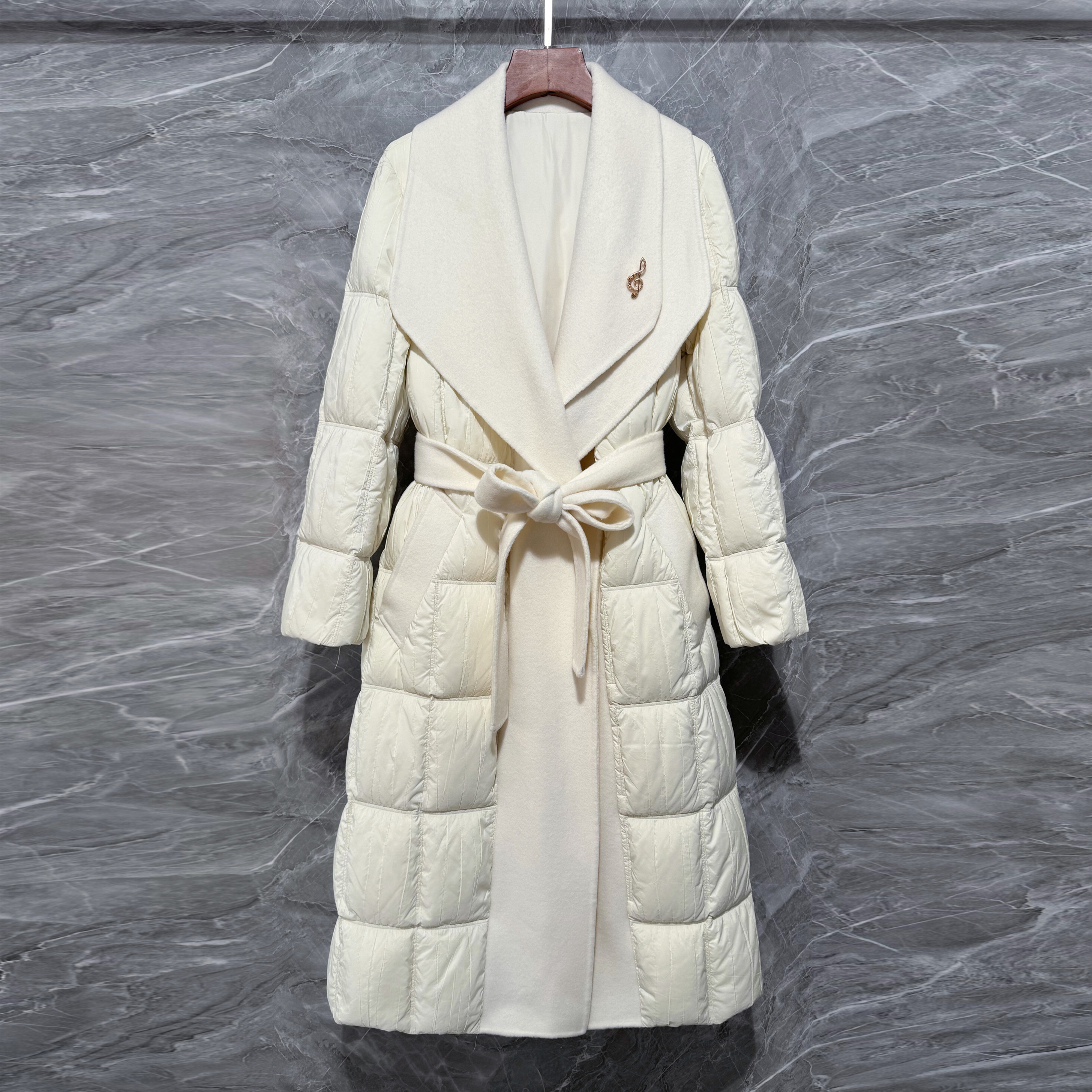 大翻领腰带收腰白鹅绒！羽绒服女