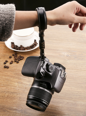 真皮相机手带适合微单RX100M7 a6500富士X70手腕带800d单反手绳