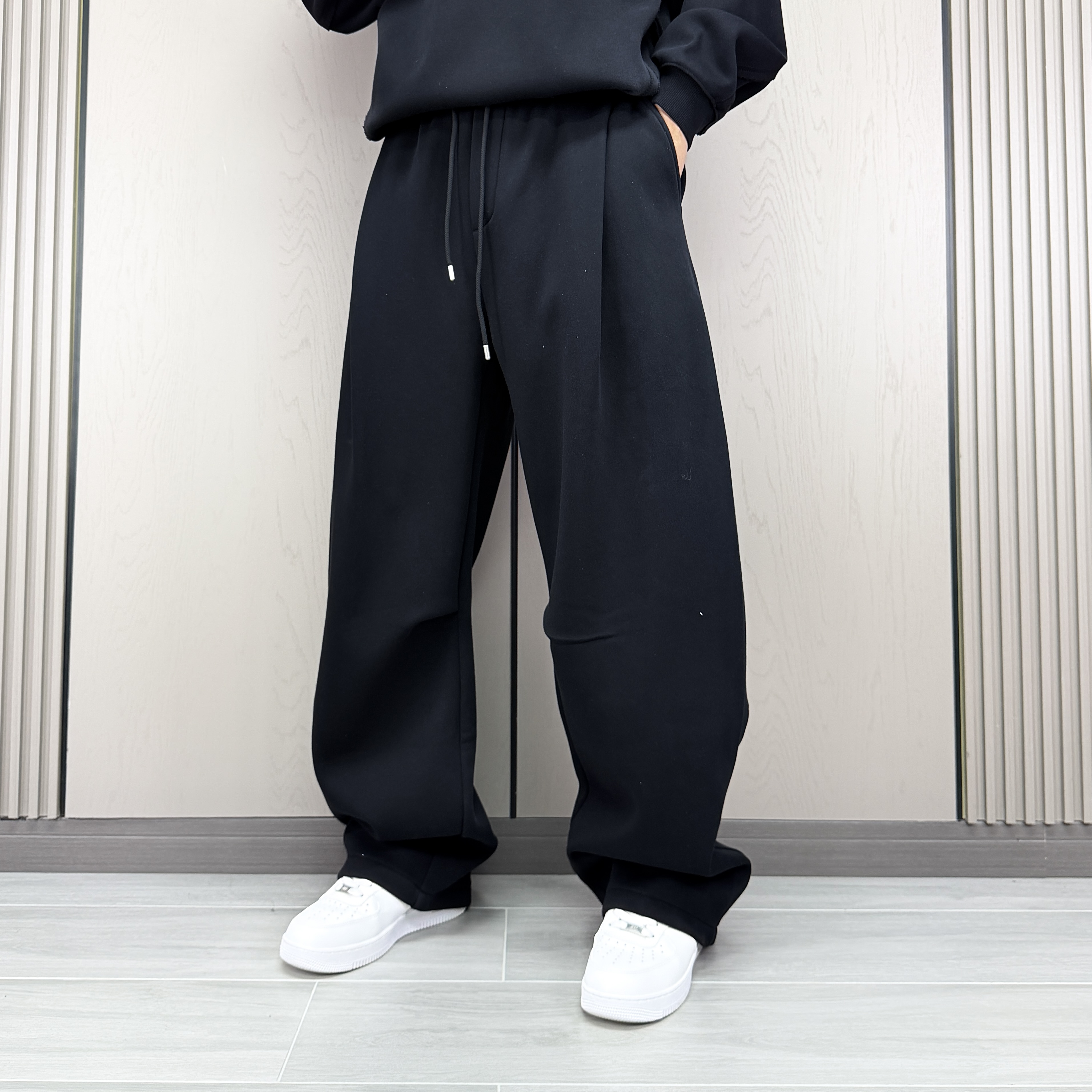 立体剪裁弯刀加绒加厚卫裤男