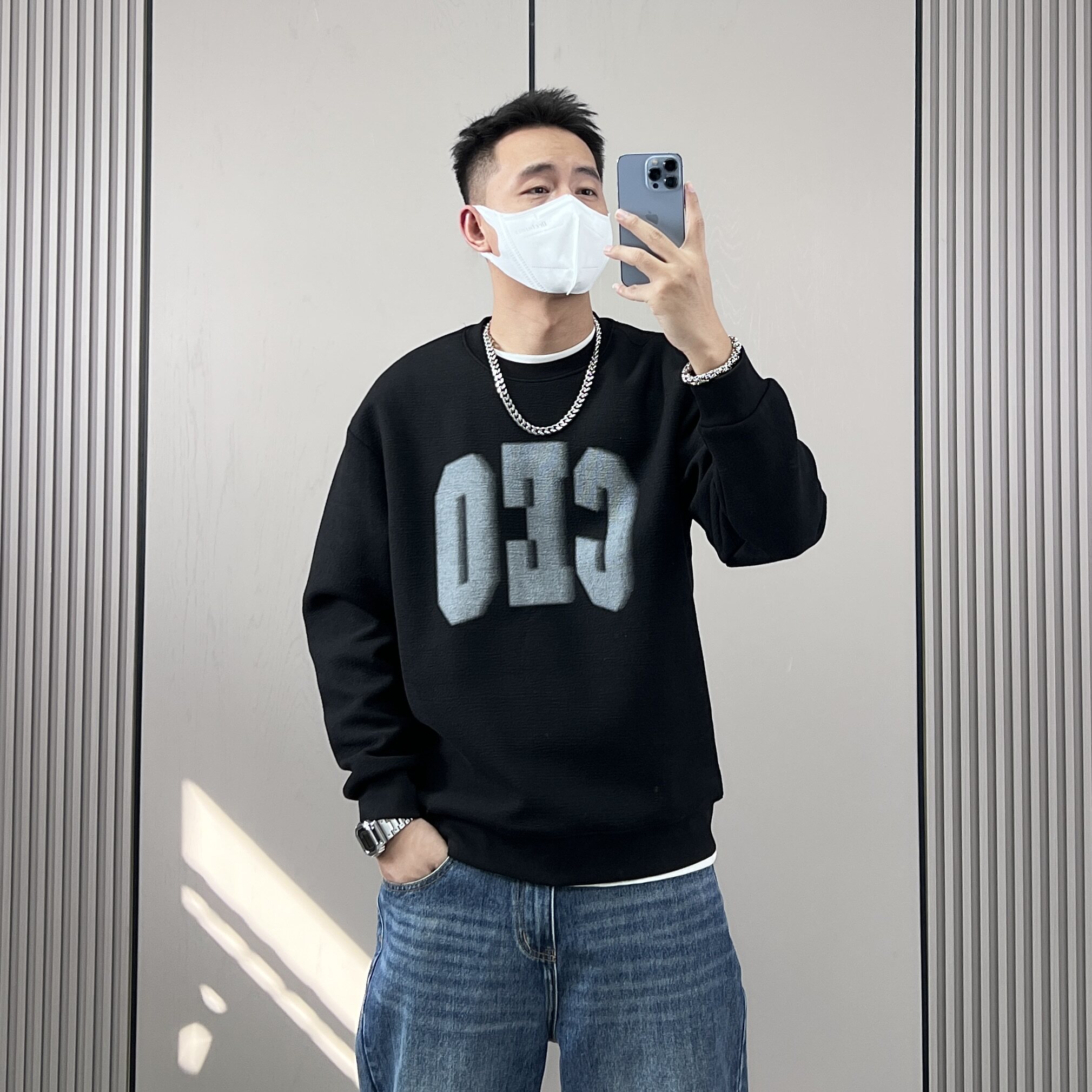 字母设计感圆领内里抓绒卫衣男