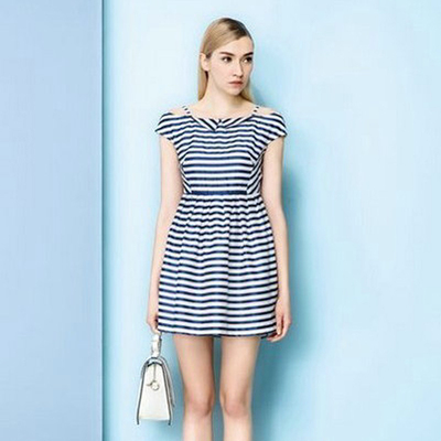 国内专柜品牌撤柜裙皇系列夏装清新条纹露肩一字领修身短袖连衣裙