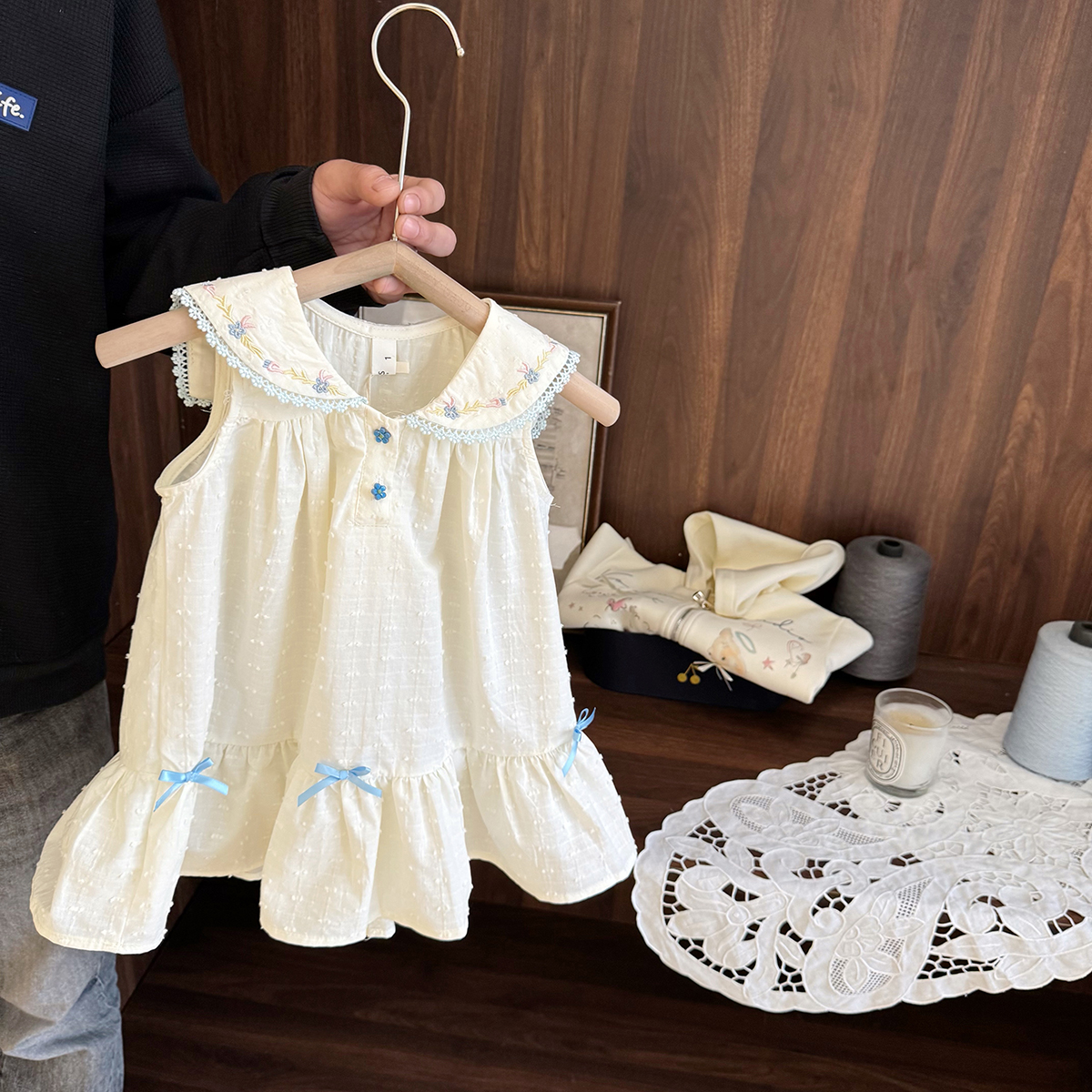 女宝宝刺绣提花无袖连衣裙女婴儿夏季2025新款女童透气纱棉背心裙