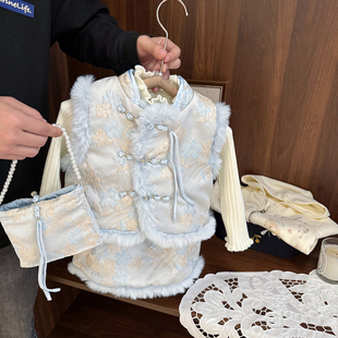 女宝宝重工提花国风新年套装女婴儿冬季女童蓝色夹棉拜年服三件套