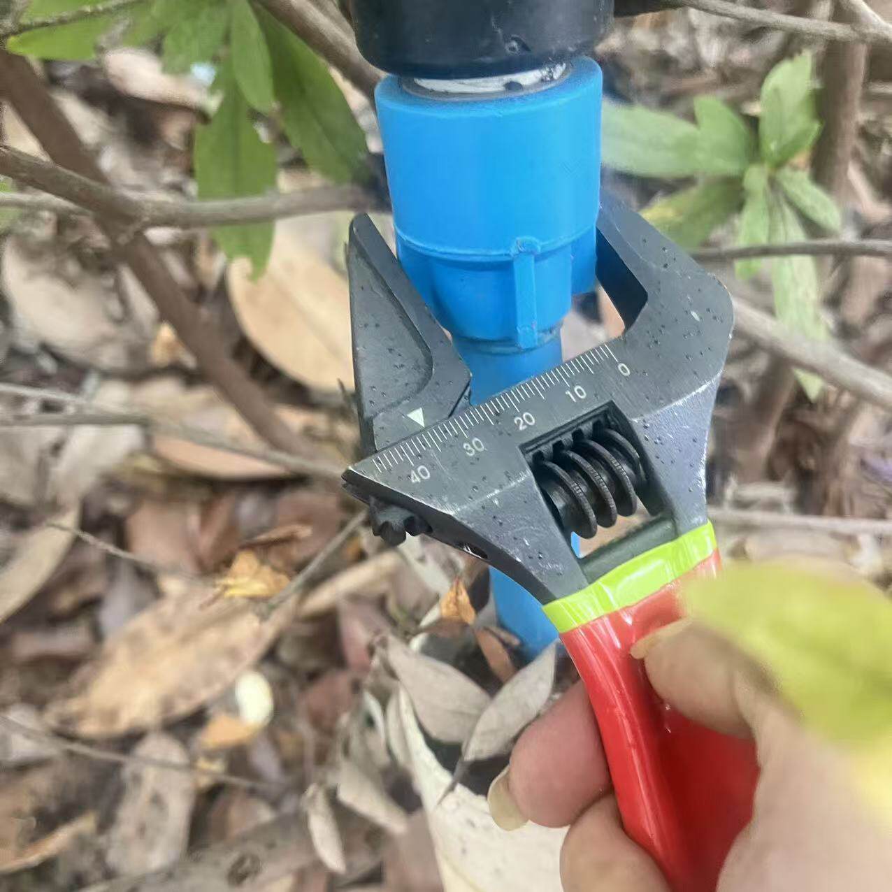大开口尖嘴活动扳手多功能