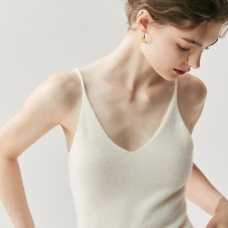 2025秋冬季新款精选羊绒衫女V领吊带背心打底衫针织内搭可外穿,女装/女士精品,羊绒衫,淘宝优惠券,粉丝福利购,淘宝优惠卷