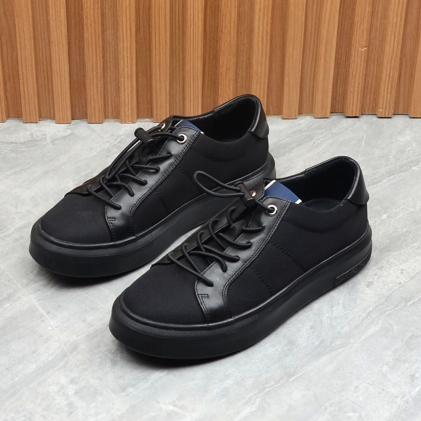 撤柜断码福利男板鞋春秋休闲黑色