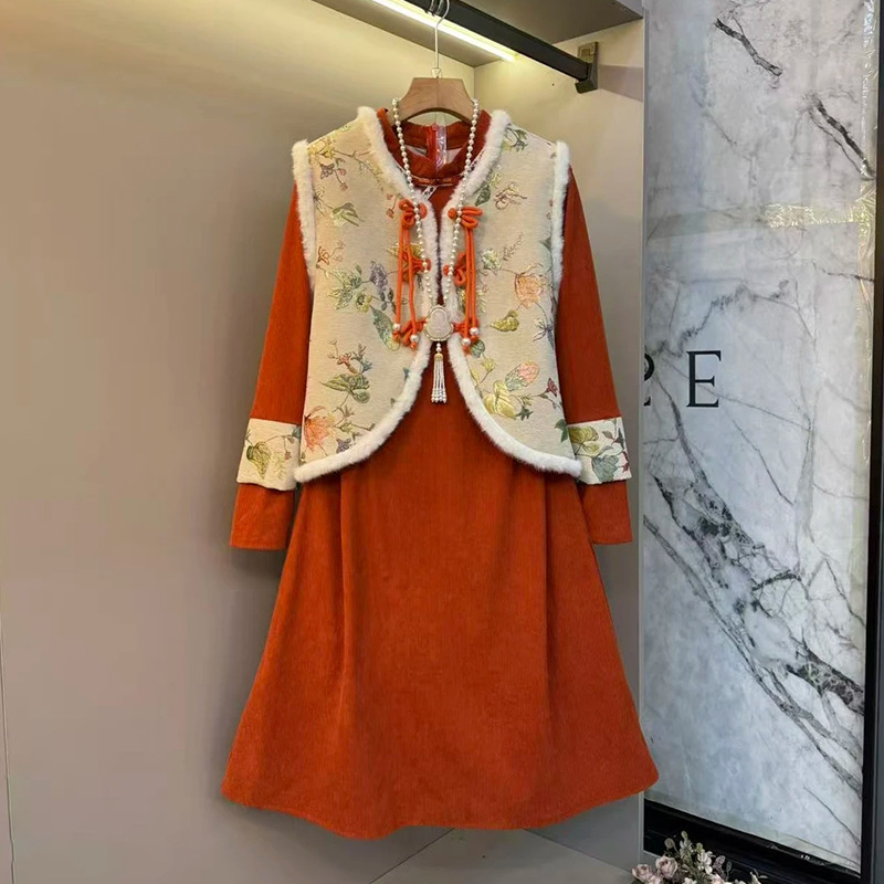 盘扣拼毛马甲连衣裙套装