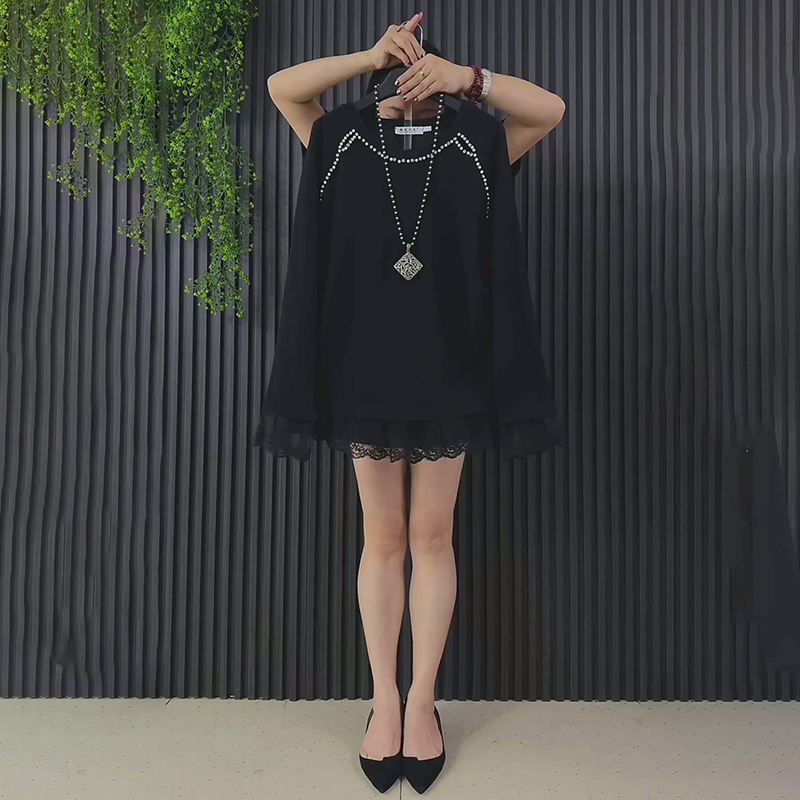 时尚气质蕾丝拼接订珠遮肉打底衫