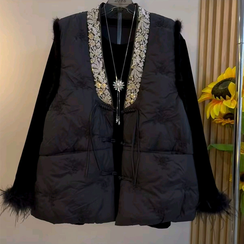 盘扣V领毛边棉马甲打底衫