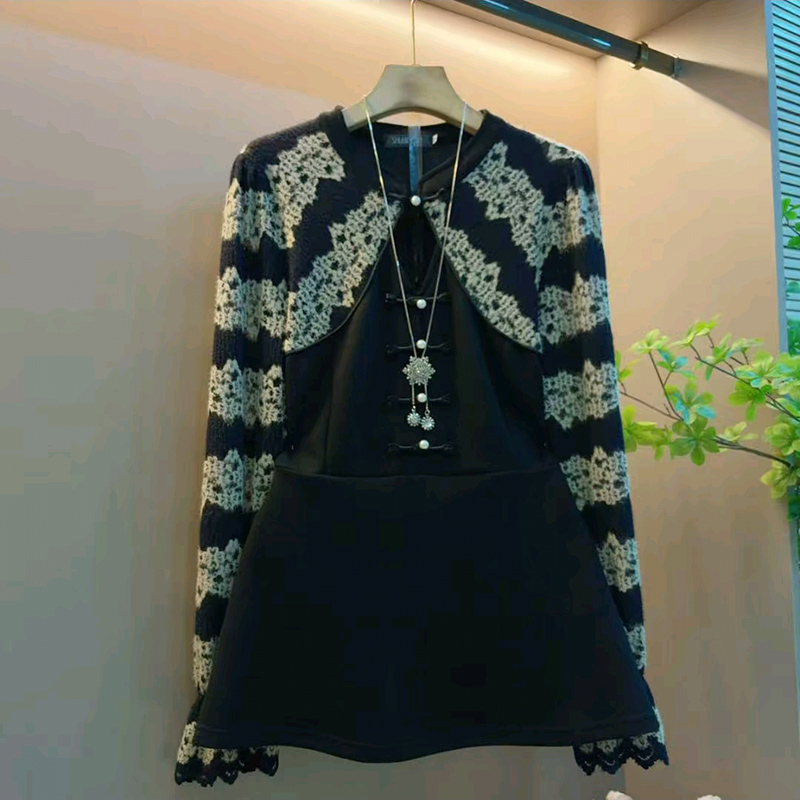 显瘦大码女装针织拼接盘扣上衣
