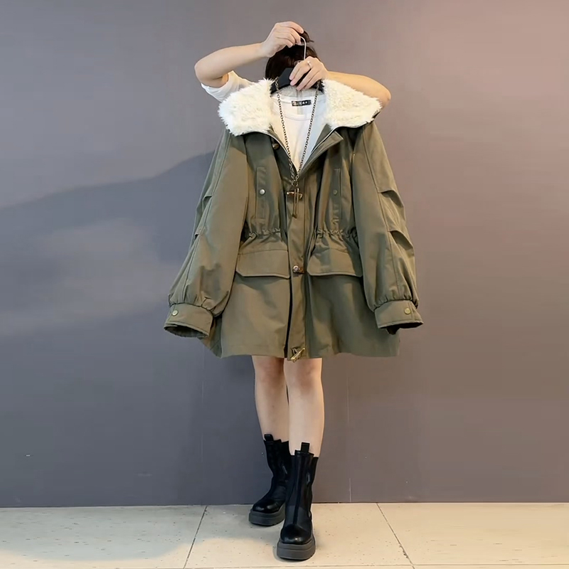 欧货加绒加厚连帽牛角扣派克服