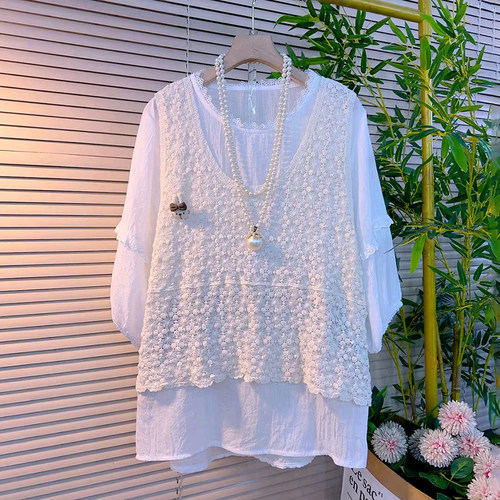 卡通小兔镂空针织马甲木耳边衬衫