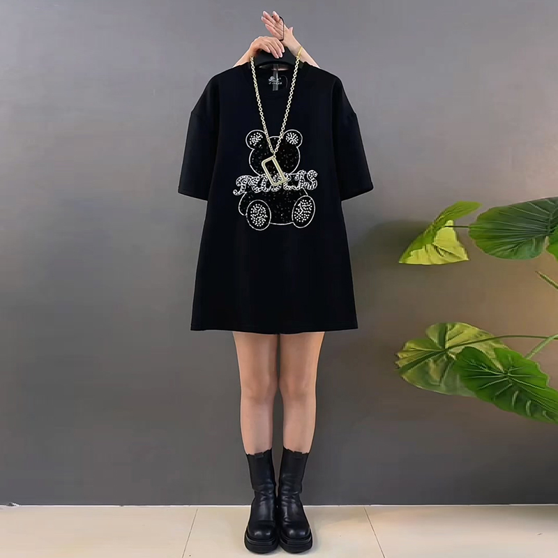 时尚休闲圆领重工烫钻小熊上衣