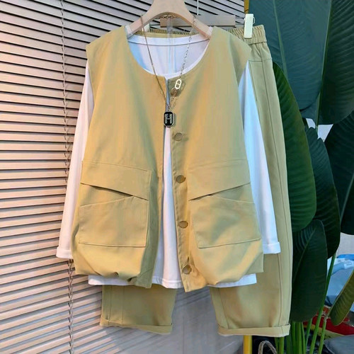 时尚简约风马甲搭配打底衫阔腿裤