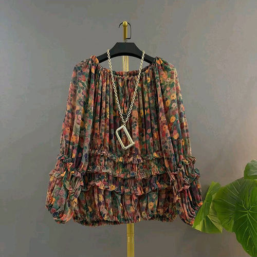 新款欧货圆领洋气碎花微透女人衫