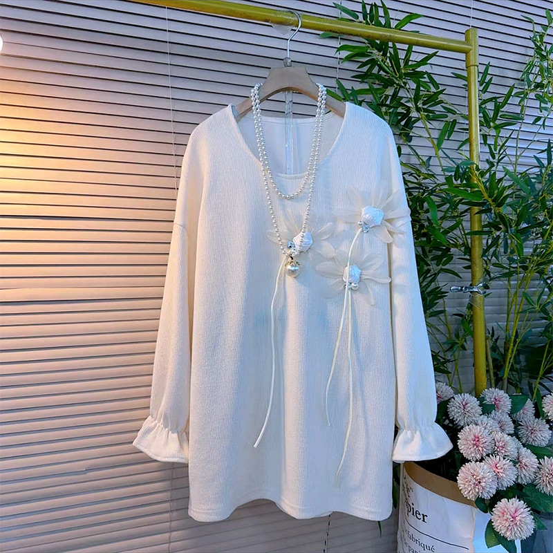 立体花朵钉珠钉钻圆领大衫