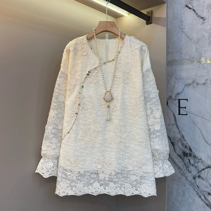 彩扣蕾丝花边中长上衣