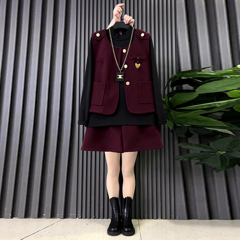 大码女装马甲打底衫短裤三件套
