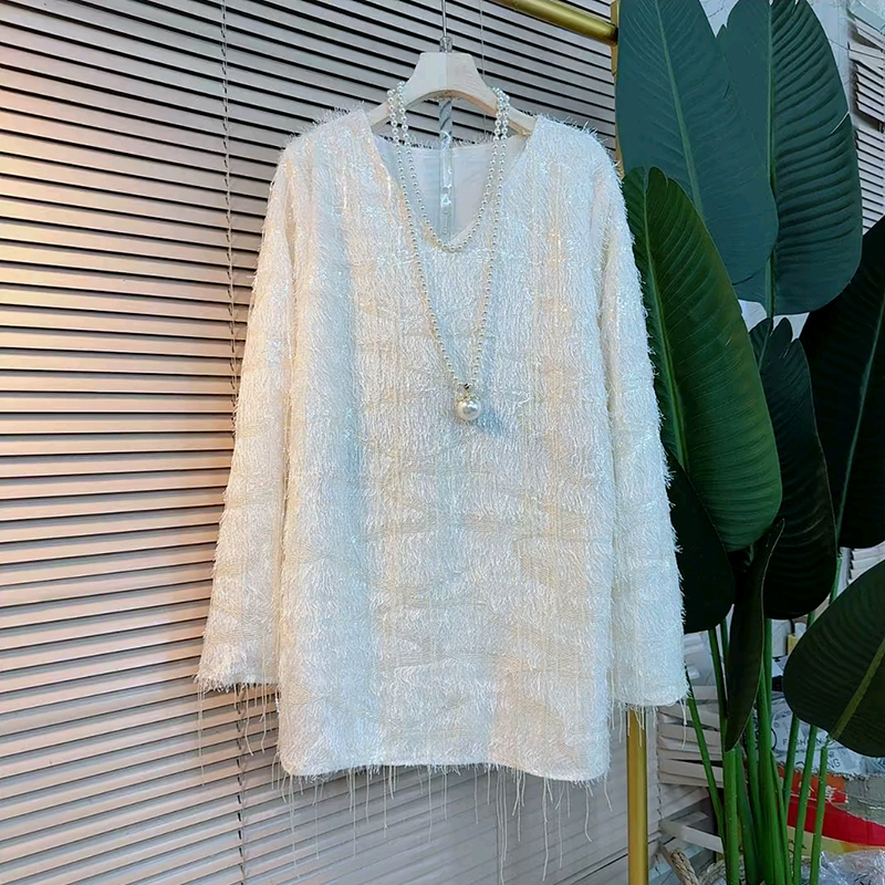 时尚轻奢流苏亮片宽松V领T恤衫