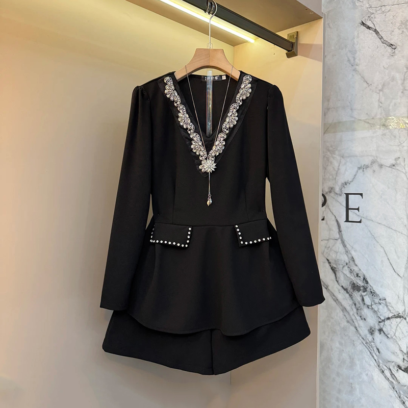 复古v领镶钻收腰显瘦上衣短裤新