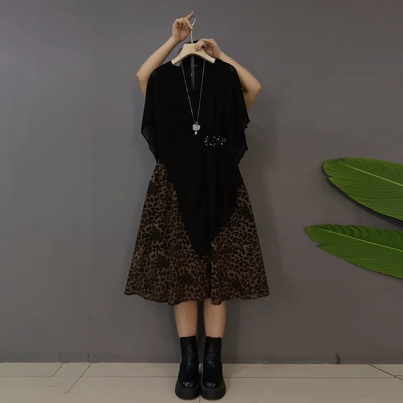 胖妹妹大码女装夏季新款时尚宽松百搭慵懒风蝙蝠袖拼接显瘦连衣裙