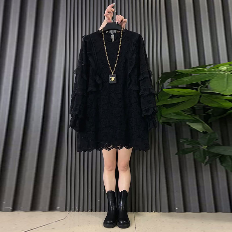 蕾丝花边设计纯色上衣