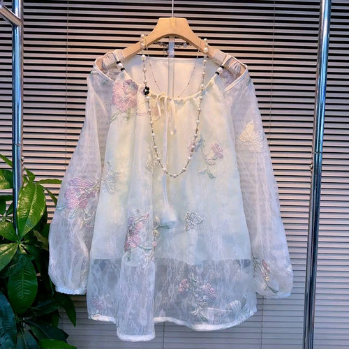 露肩设计刺绣长袖上衣