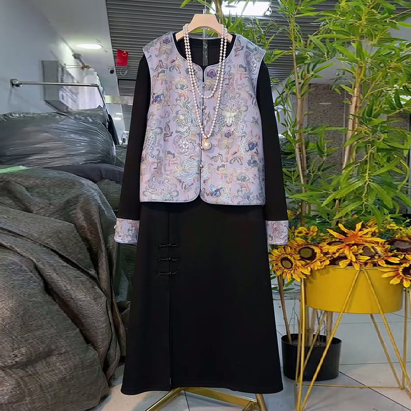 提花马甲拼接盘扣连衣裙大码女装