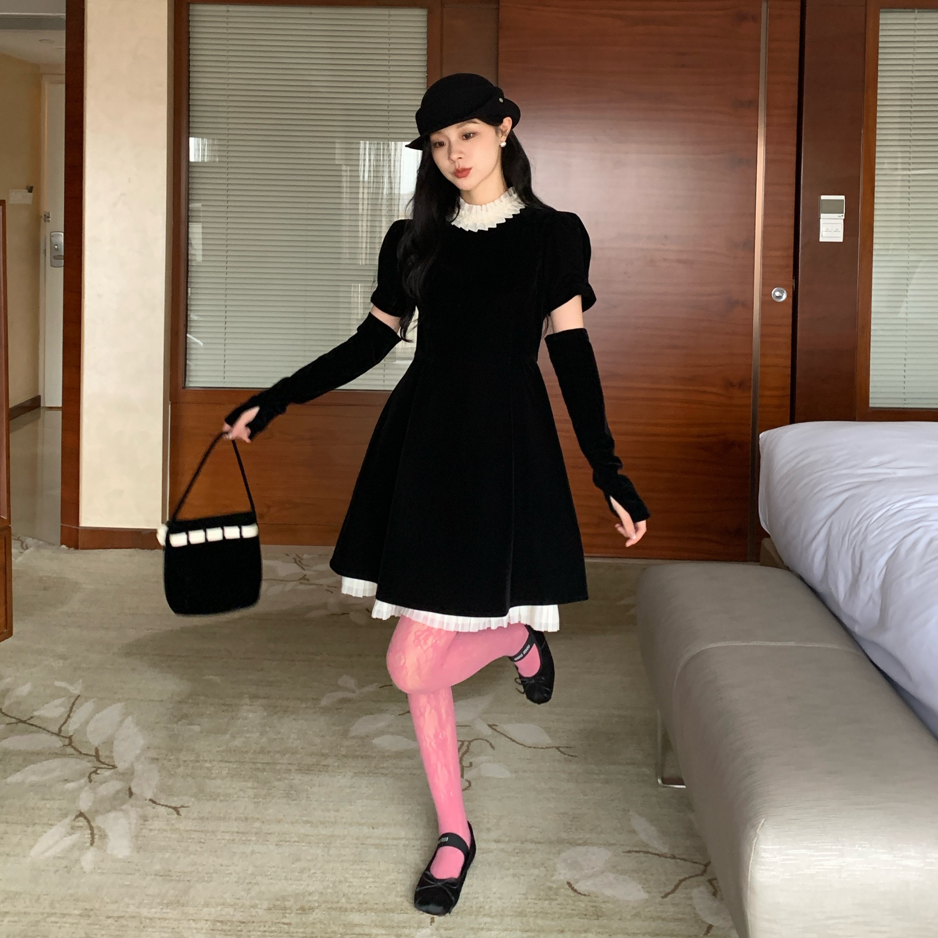 New open 年会小黑裙名媛小个子花边拼接丝绒连衣裙可拆袖套F6999