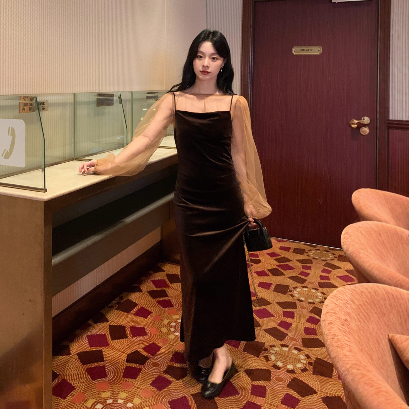 New open 25冬年会法式富贵优雅收腰显瘦丝绒吊带连衣裙女F6898