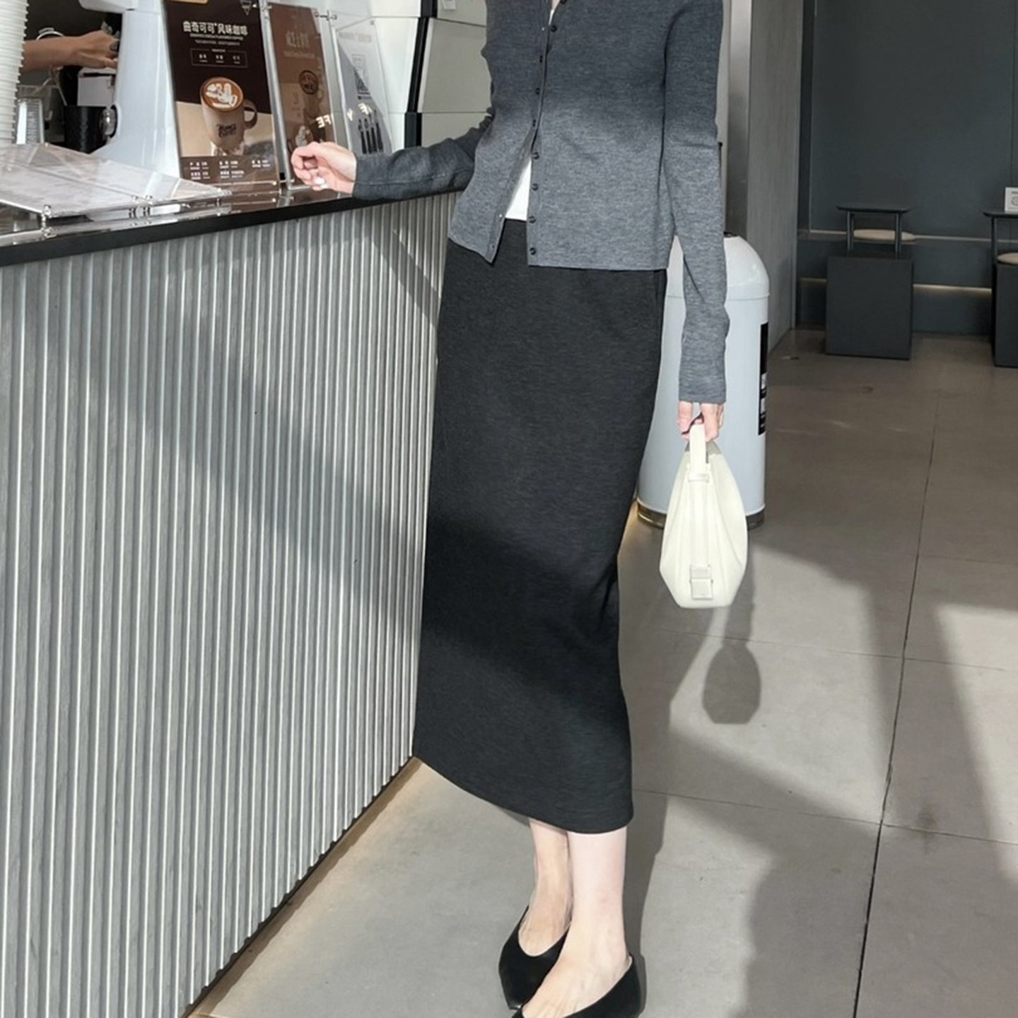 灰色毛呢半身裙女秋冬2026新款高腰显瘦黑色裙子休闲宽松直筒长裙