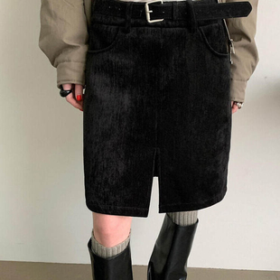 轻熟简约风黑色灯芯绒半身裙女2026秋冬百搭显瘦直筒中裙开叉裙子