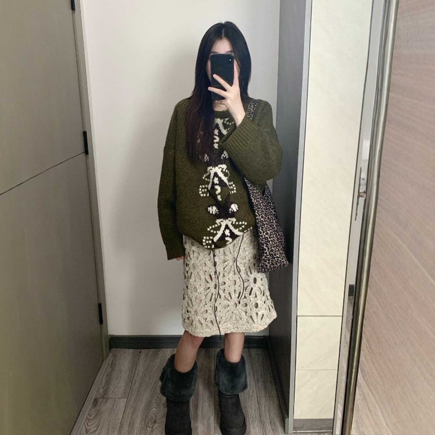 韩国东大门春季新款通勤重工手缝亮片镂空钩花直筒显瘦蕾丝半身裙,女装/女士精品,半身裙,淘宝优惠券,粉丝福利购,淘宝优惠卷