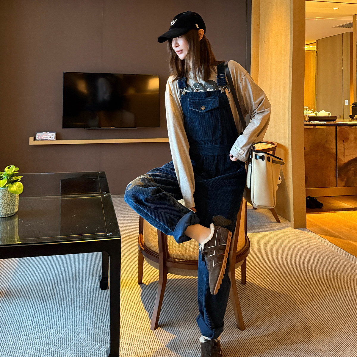 【轻便破损背带裤】KZEL58343,女装/女士精品,休闲裤,淘宝优惠券,粉丝福利购,淘宝优惠卷