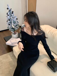 秋冬季2023新款法式赫本风大衣内搭长裙气质黑色针织连衣裙子女装