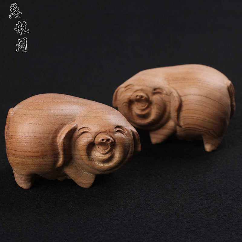 桃木猪摆件十二生肖猪汽车摆件家居木雕桃木猪手工环保无漆