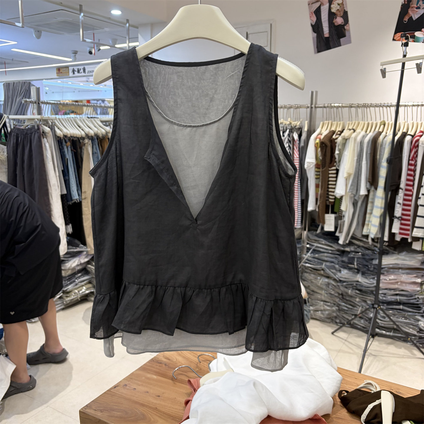 欧洲站2026夏季韩版宽松拼接假两件下摆荷叶边设计无袖衬衫女上衣