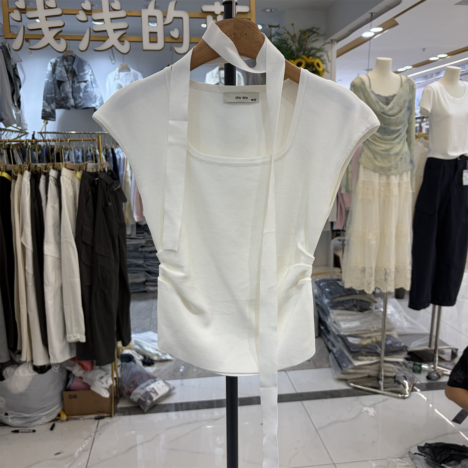 WeMe9802挂脖方领小飞袖上衣女夏季设计感收腰纯欲风冰丝针织衫女