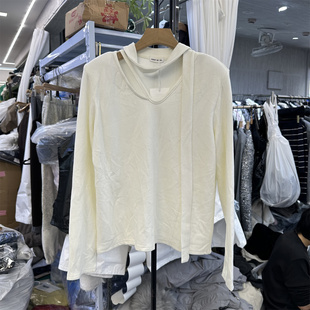 飘带宽松显瘦女打底衫 镂空V领斜杠百搭个性 T恤女 2025秋冬时尚 韩版