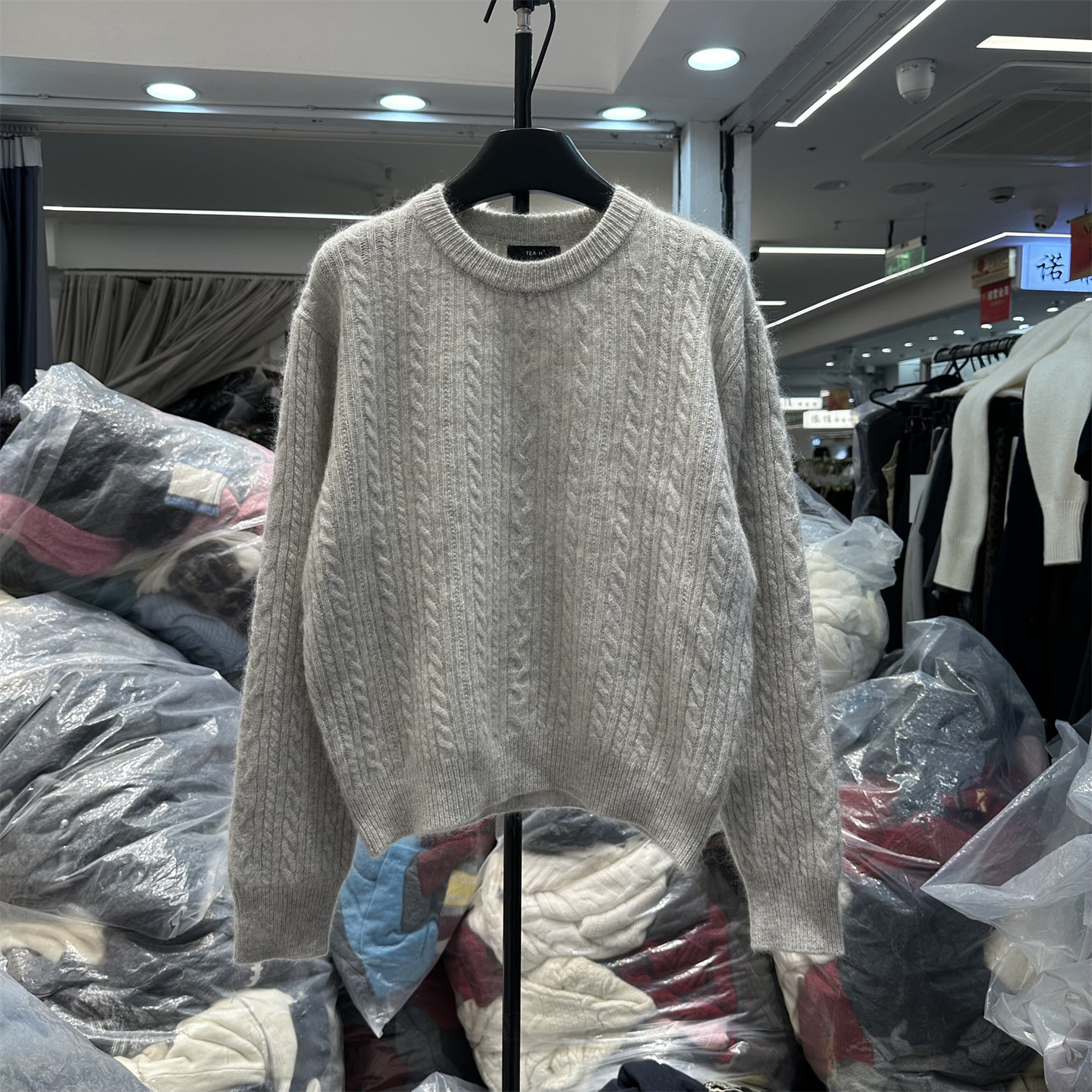 欧洲站2025冬新款圆领麻花山羊绒针织衫女宽松显瘦百搭绵羊毛毛衣