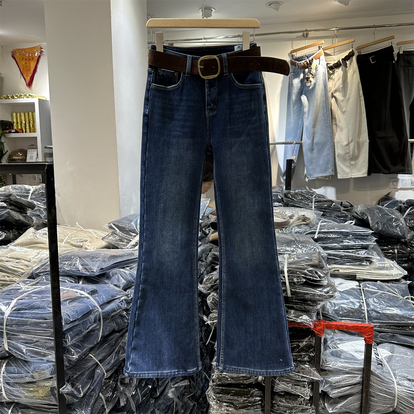 韩版加绒时尚复古拖地微喇牛仔裤