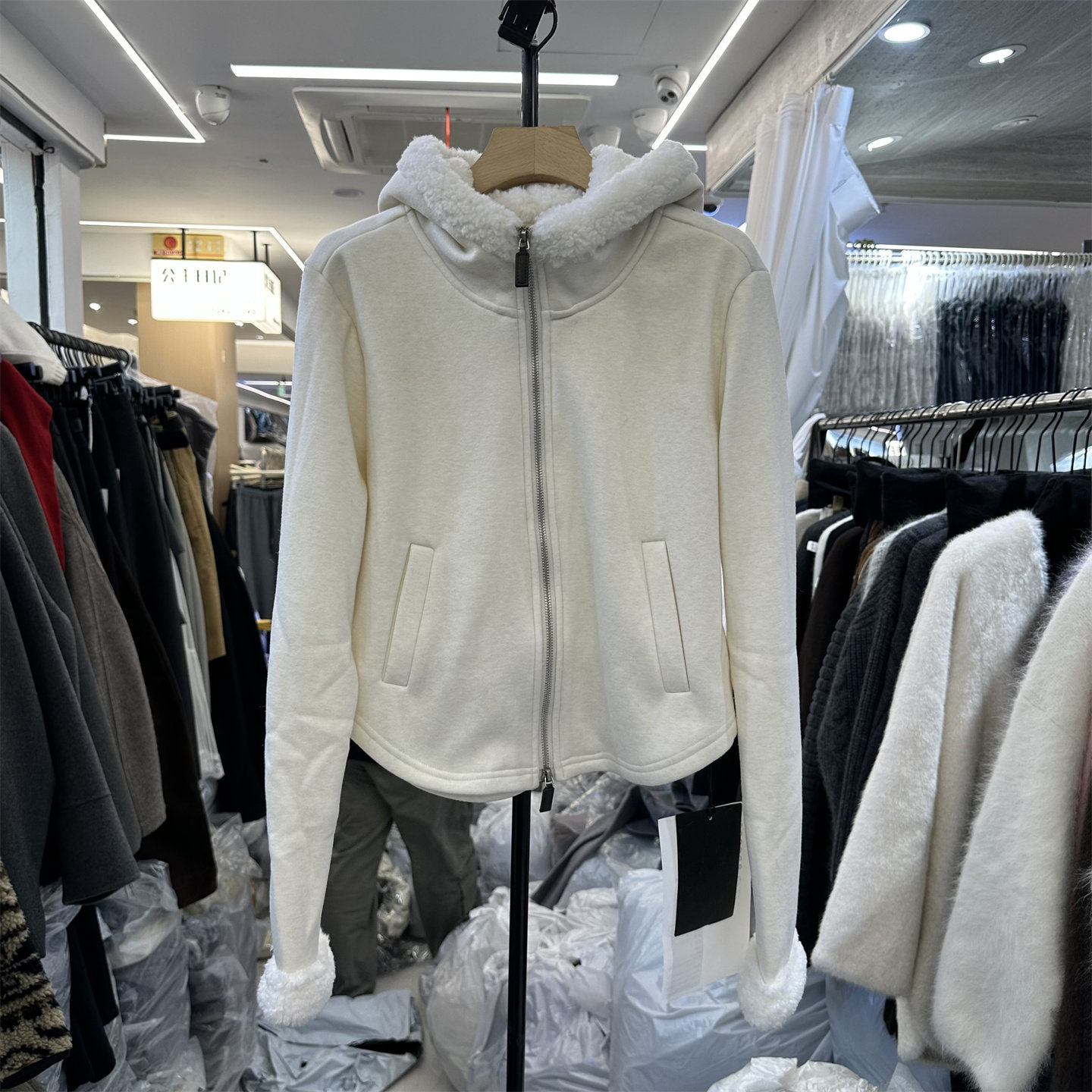 收腰下摆圆弧加厚连帽卫衣外套