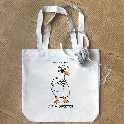 相信我我是博士鸭子医生DUCKTOR趣味印花可爱卡通帆布包手提袋