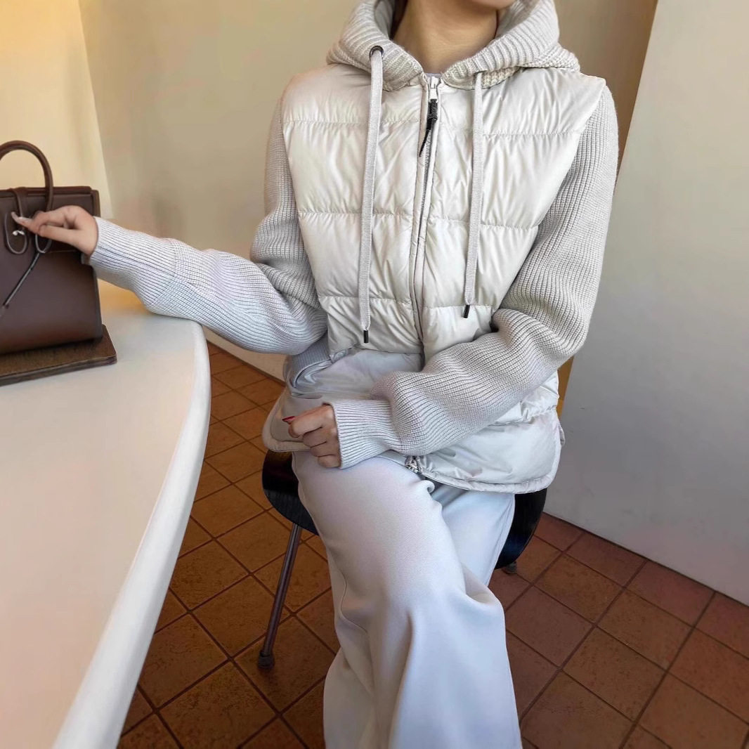 白鸭绒羽绒服女短款2025冬季新款针织袖拼接连帽休闲黑色羽绒外套