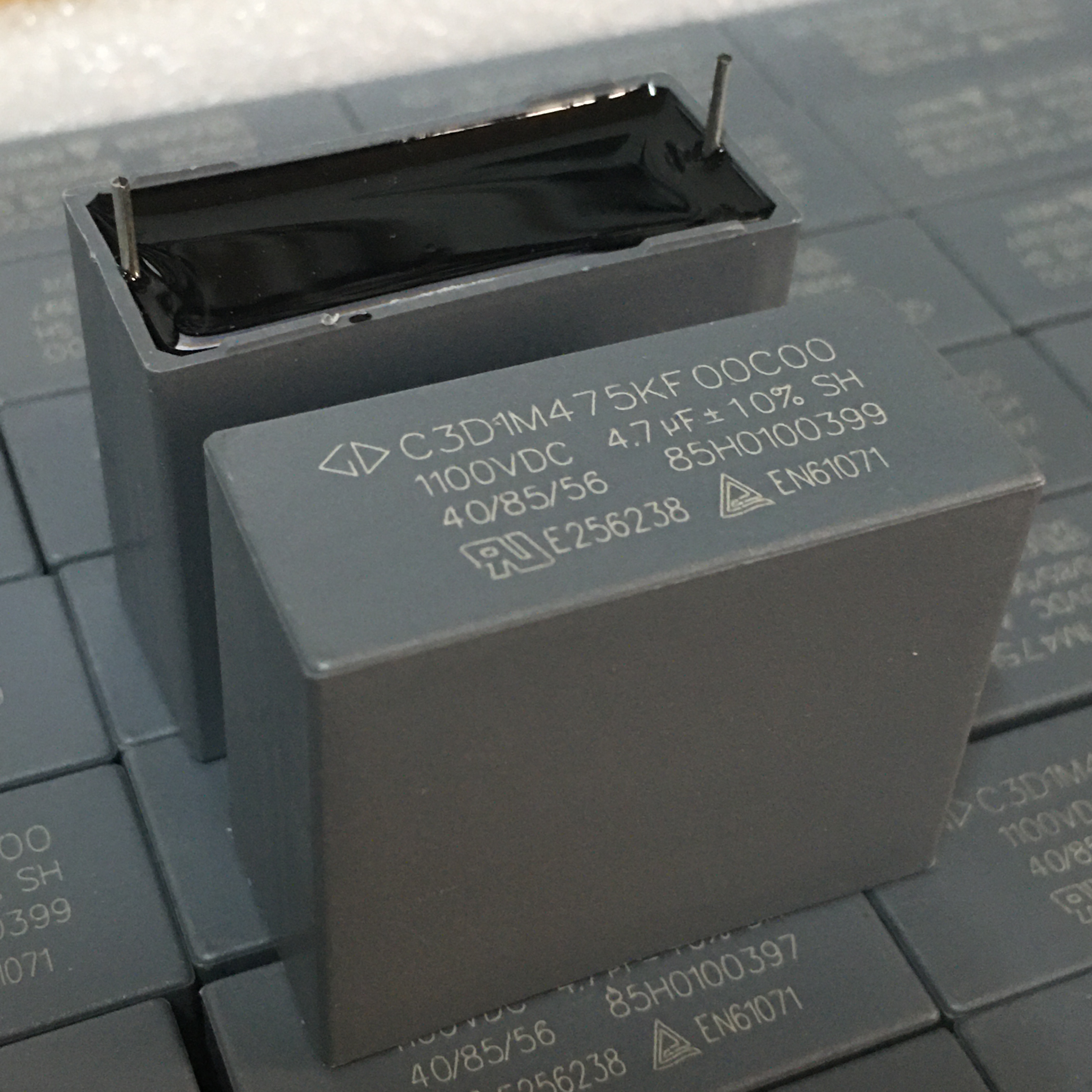 全新原盒 法拉GD C3D型 475J  4.7UF 1100V  粗铜脚关断薄膜电容