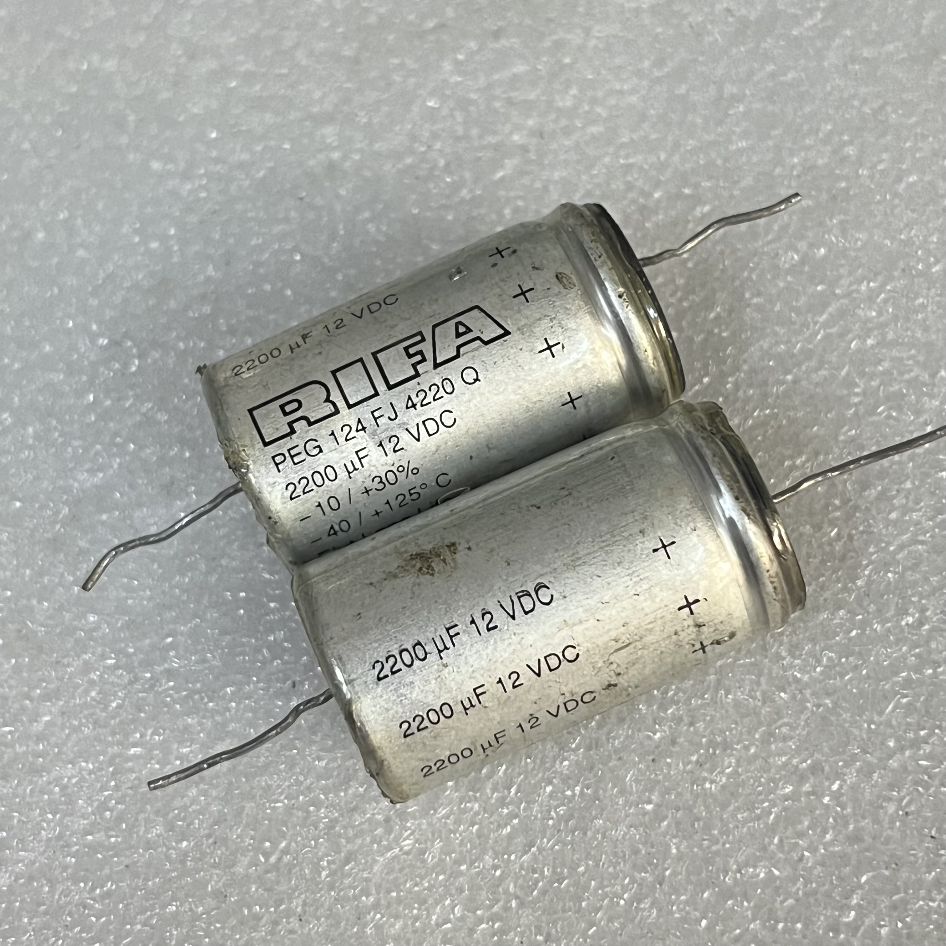 拆机 瑞典RIFA PEG124FJ4220Q系列 2200UF 12V  发烧音频电解电容